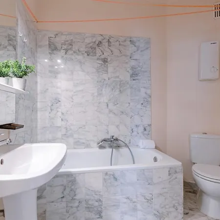 Cosy, Authentic Flat On The Ground Floor And Within Walking Distance From The Sea And The In Mariakerke 公寓