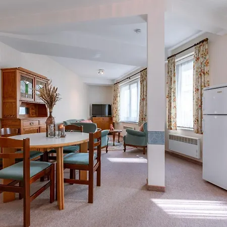 Cosy, Authentic Flat On The Ground Floor And Within Walking Distance From The Sea And The In Mariakerke 奥斯滕德