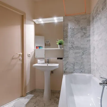 Cosy, Authentic Flat On The Ground Floor And Within Walking Distance From The Sea And The In Mariakerke 公寓 *